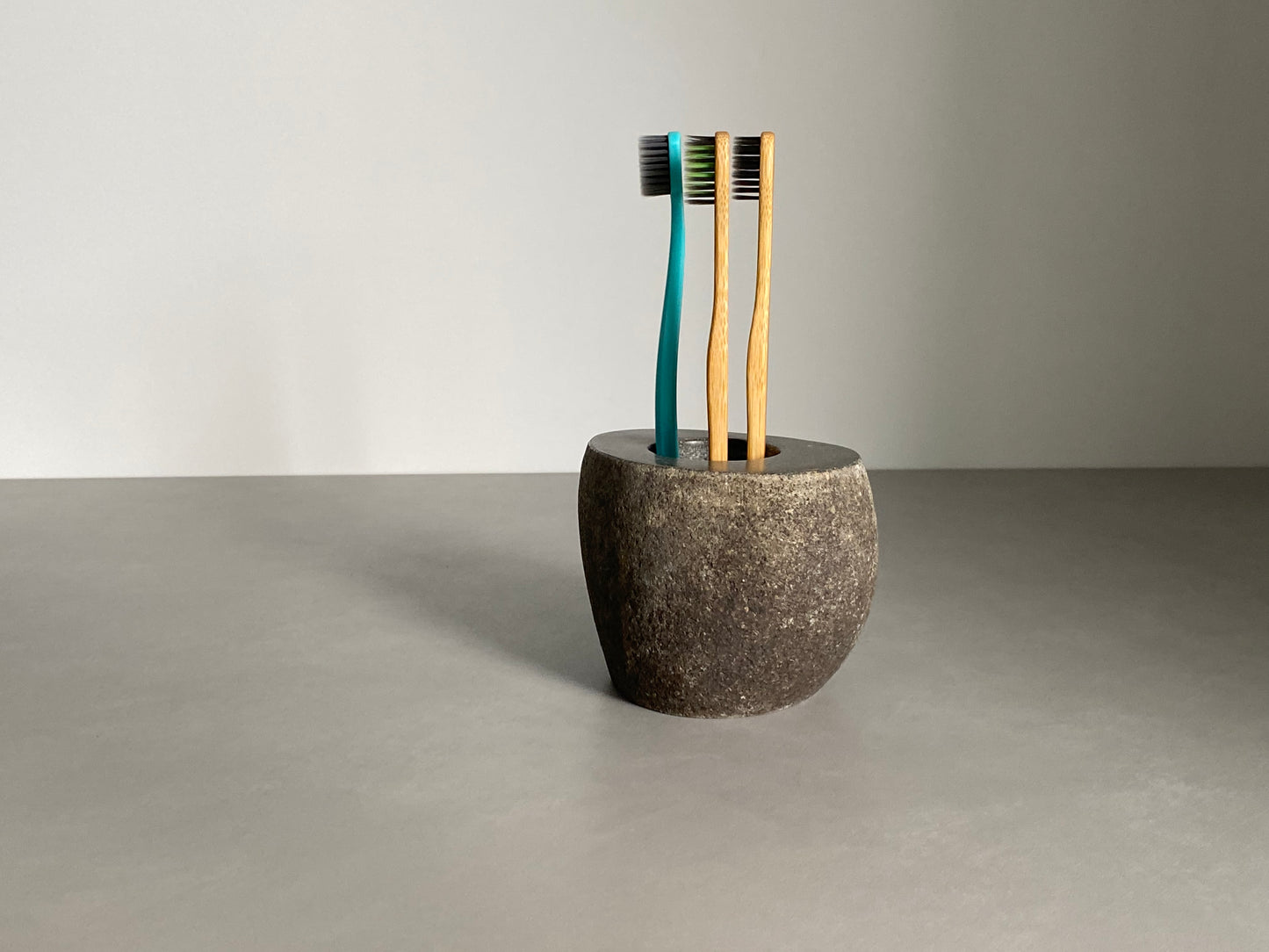 River Stone Toothbrush Vessel | Three Brush
