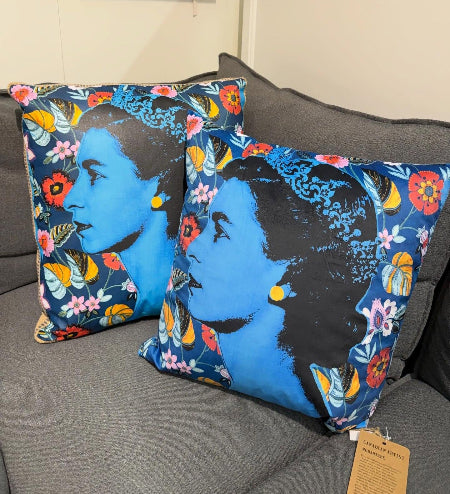 Art Cushion - Burlap Queen